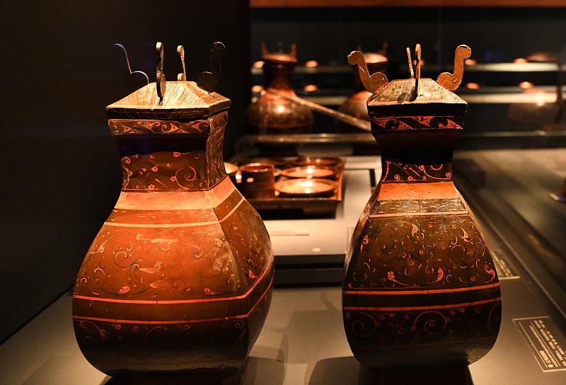 马王堆汉墓出土云鸟纹漆钫