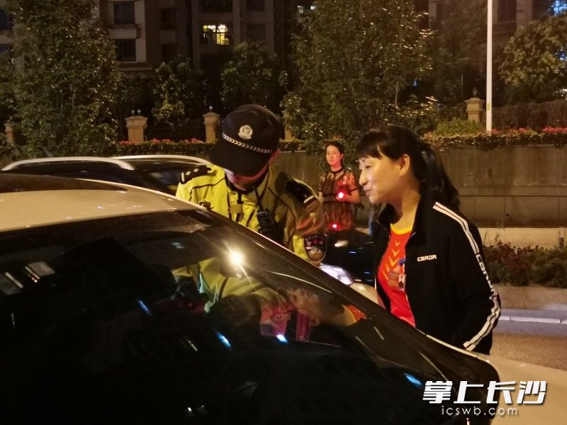 开福交警开展酒驾、摩托车飙车整治行动。均为长沙晚报全媒体记者 张洋子 摄