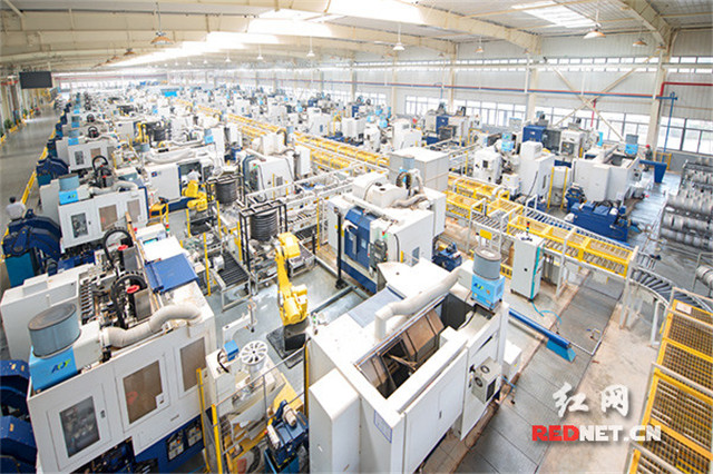 望城经开区的中信戴卡南方产业园生产车间。