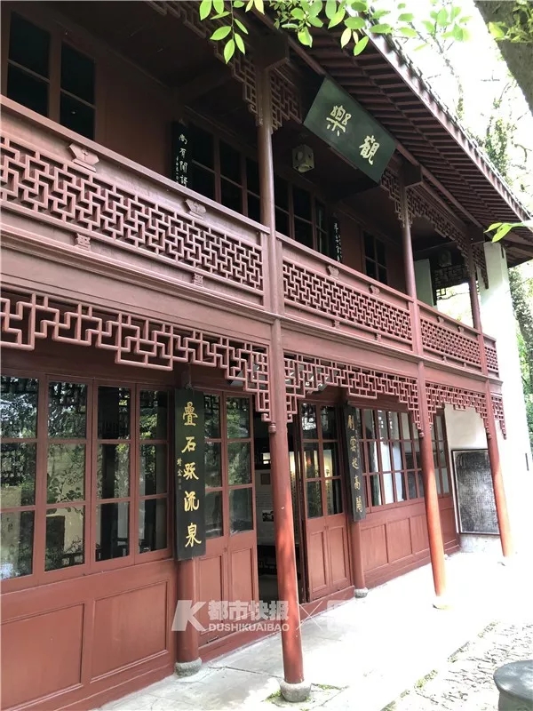 丁裕年一家当年借宿孤山顶上的观乐楼（现为吴昌硕纪念室）