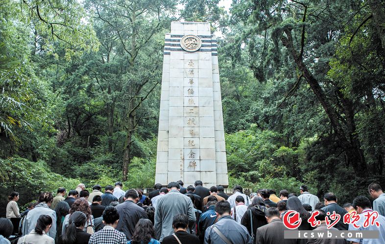 南洋华侨机工抗日纪念碑 新华社发