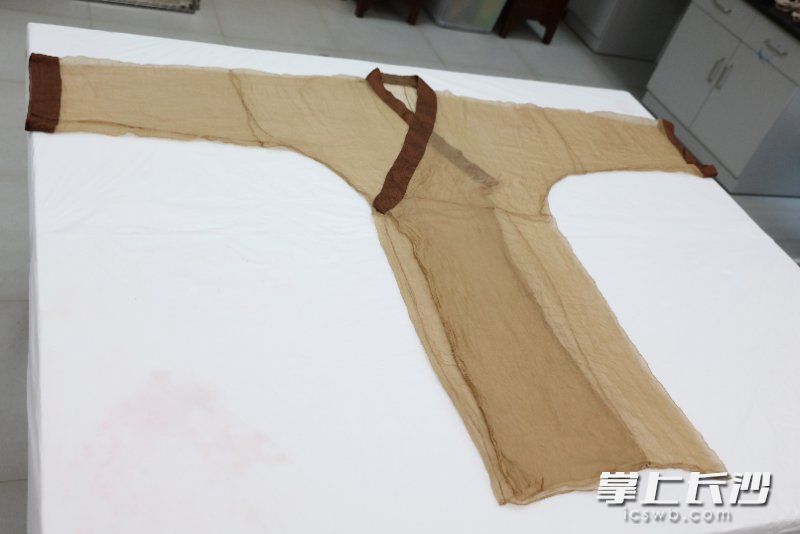 成功仿制出来的素纱单衣。李叶 摄