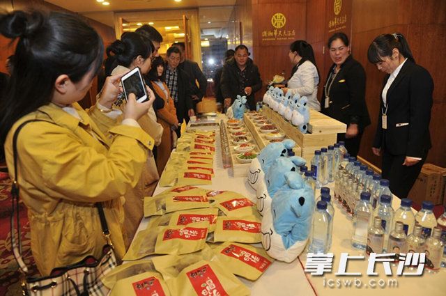 “浏阳蒸菜神州行”推广活动启动仪式暨蒸浏记品牌发布会在长沙举行。  长沙晚报记者 王志伟 摄