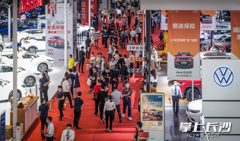 2020湖南车展将疫情防控工作做到极致，打造了最安全的车展。长沙晚报全媒体记者 邹麟 摄