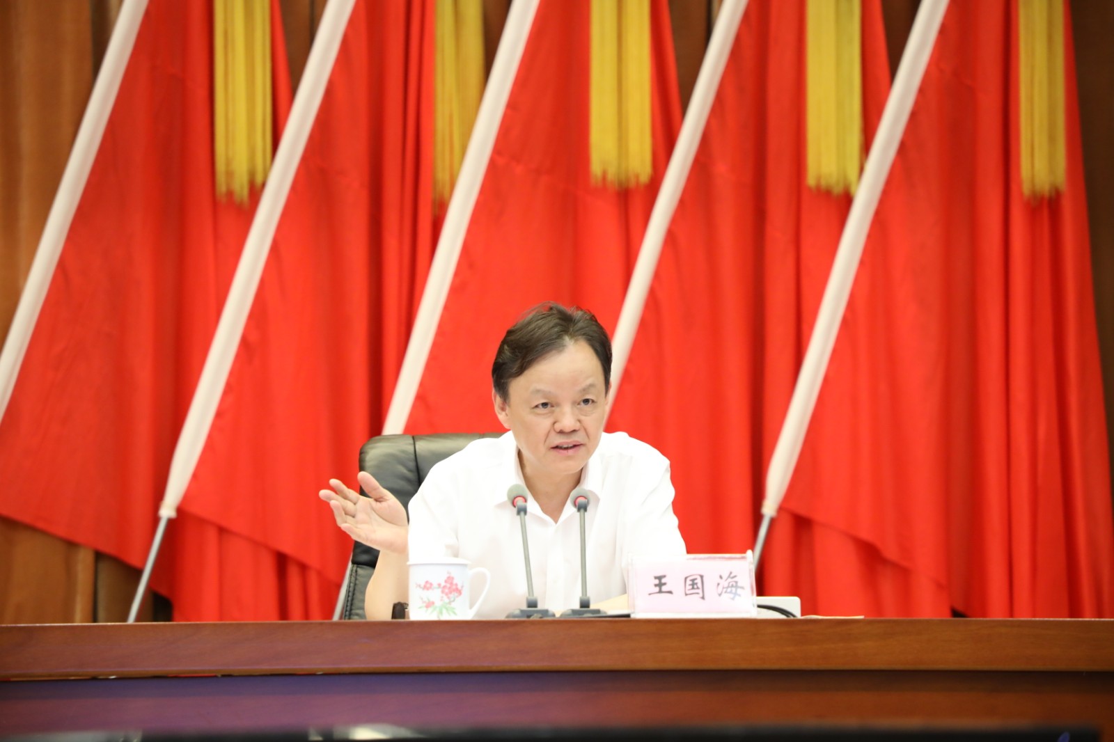 全国政协委员、市人大常委会副主任王国海应邀作辅导报告。 长沙晚报全媒体记者  黎铁桥摄