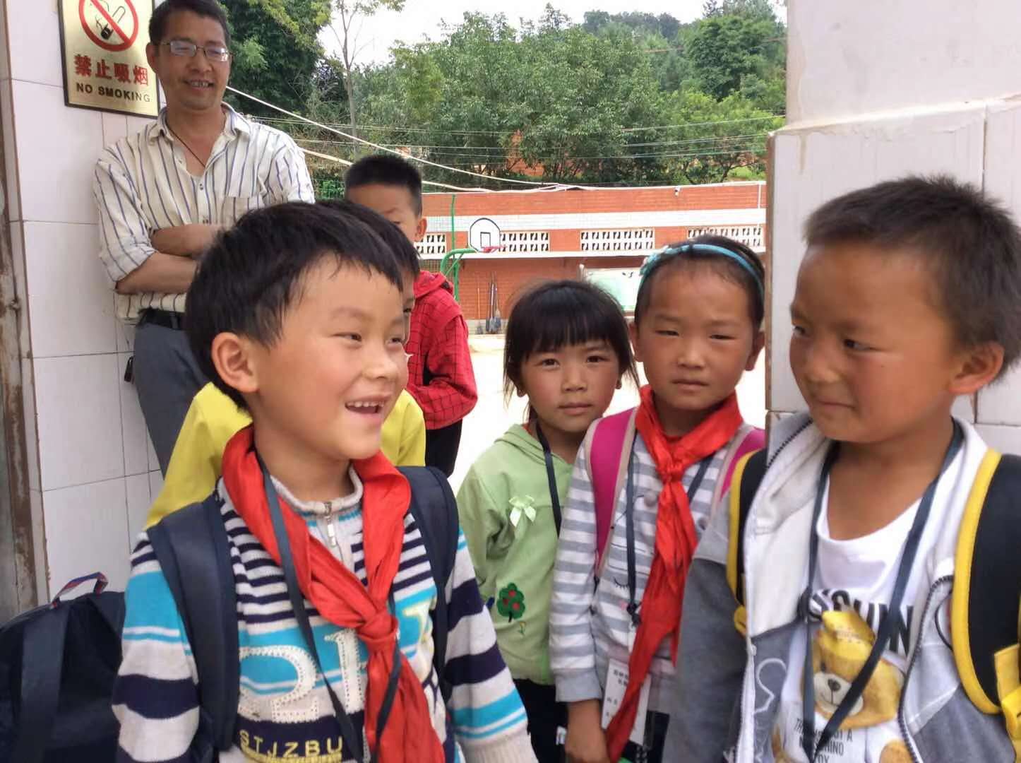 音乐会除成本外的全部收益将捐赠至烛光公益，用来给昆明市五华区偏远的迤六小学建造图书馆。主办方供图