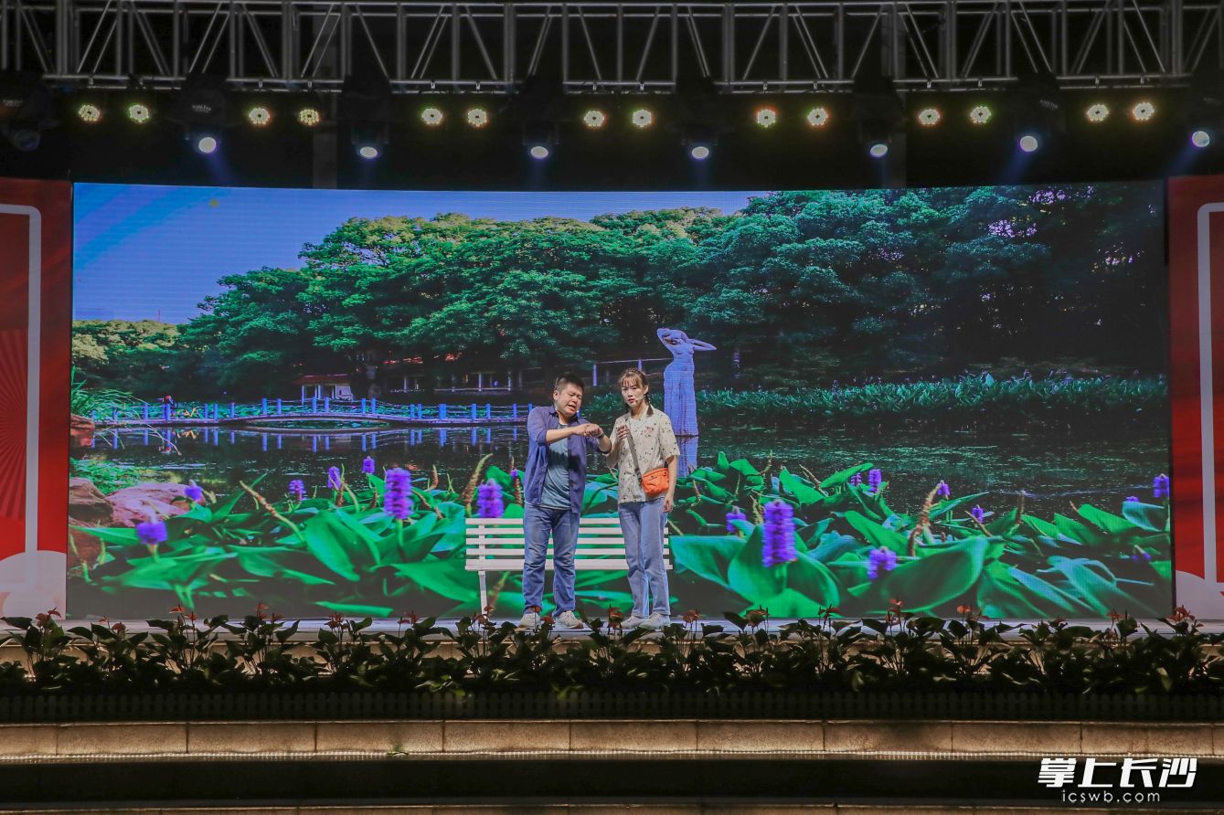 艺术节不少节目彰显了脱贫攻坚、全面小康主题。