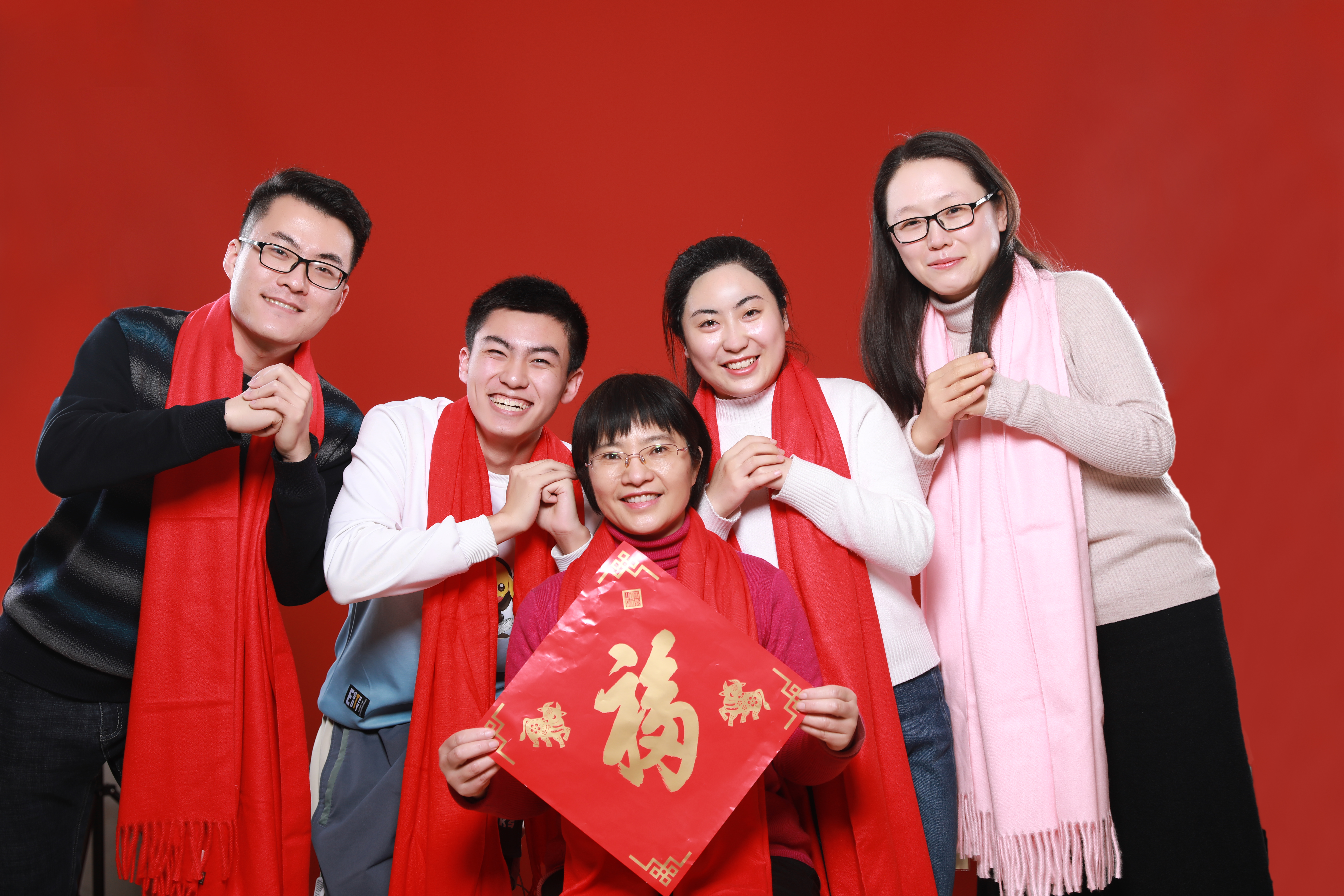 中南大学通过写真照，向学校和远方的家人、朋友送出新春祝福。中南大学供图