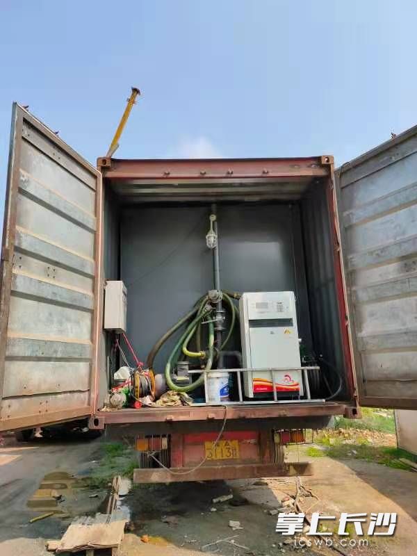 被查获的非法加油点。均为开福应急供图