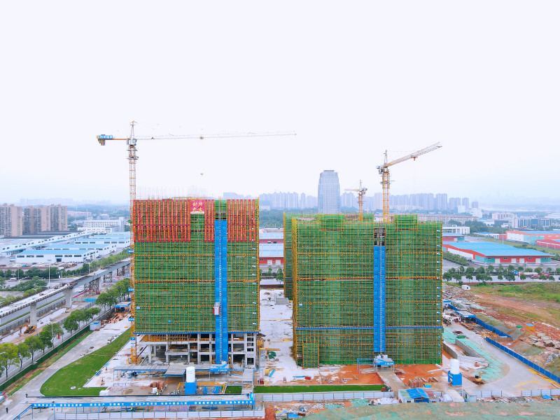 金霞·阳光里项目日前顺利实现主体结构全面封顶。
