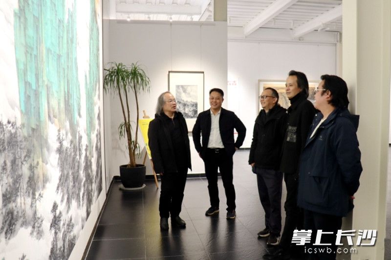 旷小津山水画展在湖南现代美术馆举行。