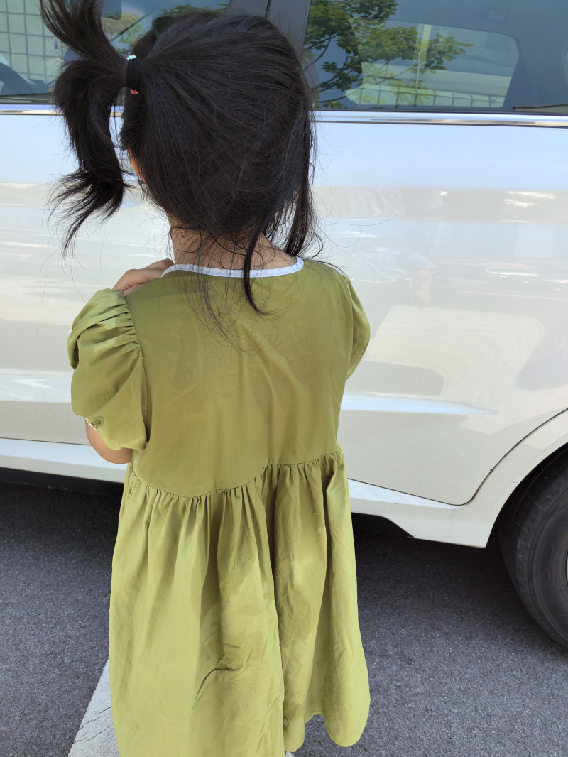 小女孩被解救后，全身已经被汗水湿透。长沙晚报通讯员 杨哲 供图