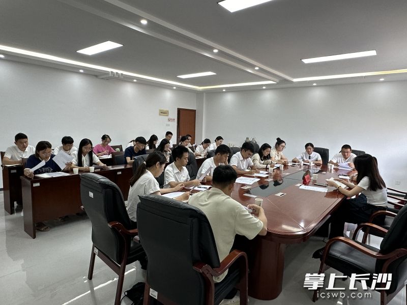 乌山街道对23名村级后备干部人选进行岗前培训。长沙晚报通讯员 彭建家 摄 乌山街道对23名村级后备干部人选进行岗前培训。长沙晚报通讯员 彭建家 摄