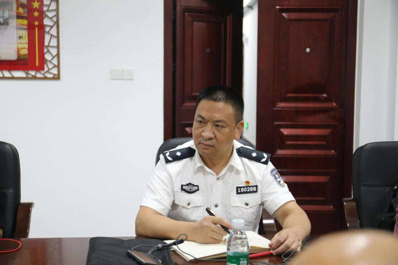 长沙市公安局治安管理支队党委副书记、政委梁晓国。均为受访者供图 长沙市公安局治安管理支队党委副书记、政委梁晓国。均为受访者供图