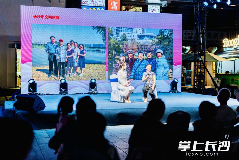 马子骏分享培养“博士天团”大家庭的家风故事。 马子骏分享培养“博士天团”大家庭的家风故事。