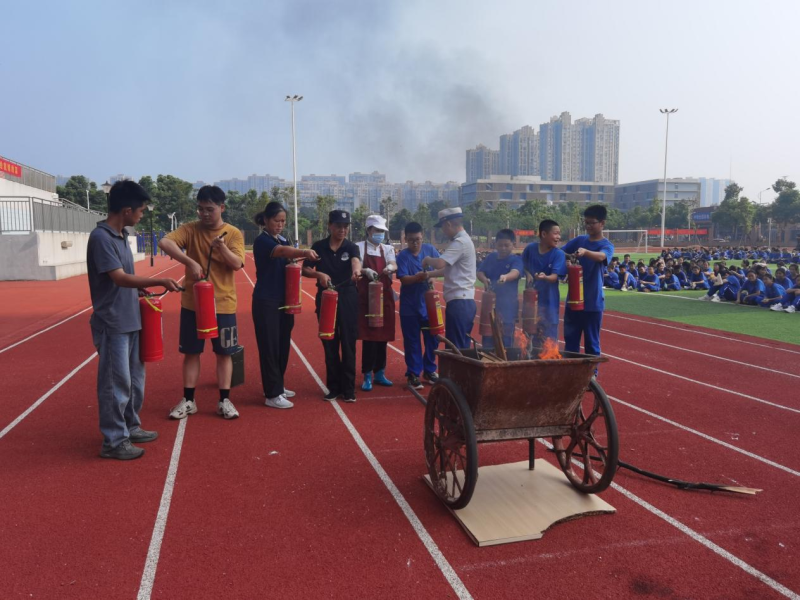 “开学第一课”暨消防安全知识培训“进校园”活动现场。通讯员供图