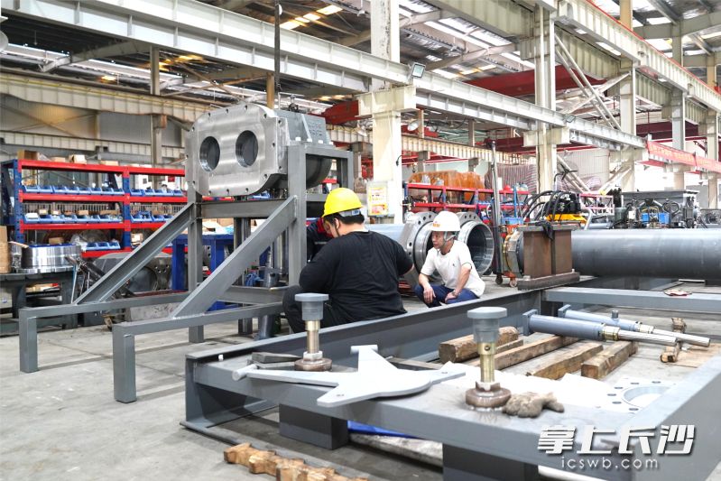 飞翼股份落户宁乡发展壮大，已经跻身国家火炬计划重点高新技术企业，成为了全球矿山膏体充填行业领军企业。长沙晚报全媒体记者 张禹 通讯员 周娉 摄影报道