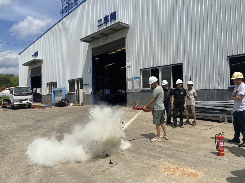 活动进行以小组为单位的疏散练习和救援模拟练习。