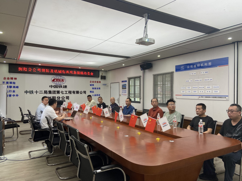 6月3日，中铁十二局七公司浏阳分公司联合浏阳市普迹镇政府开展以“人人讲安全、个个会应急”为主题的安全教育培训和实战演练活动。均为受访者供图