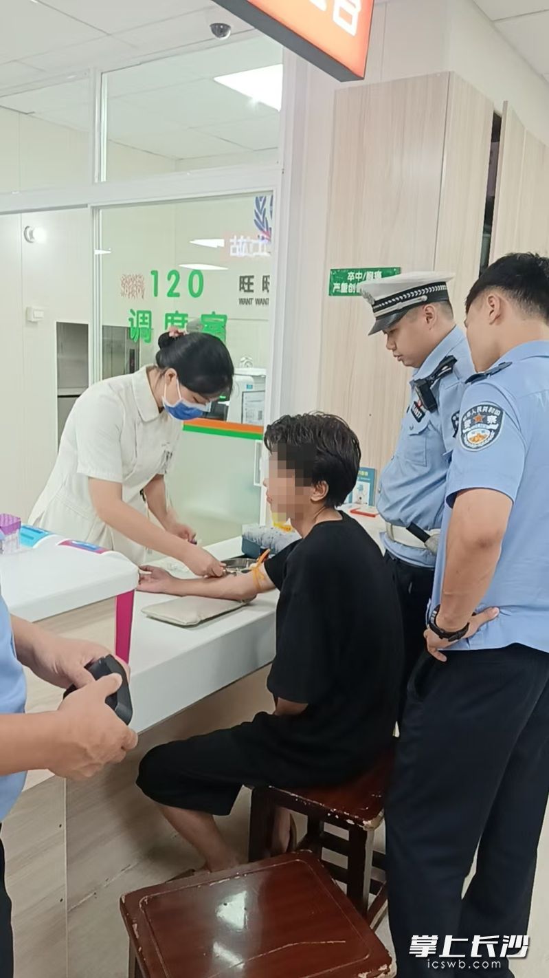 肇事者被带往医院抽血检查。 芙蓉交警供图