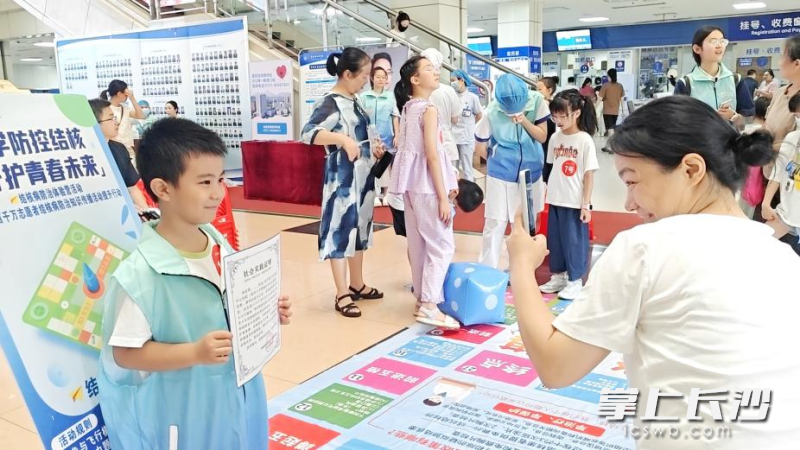 趣味实践活动让孩子们在快乐中学到防病知识。