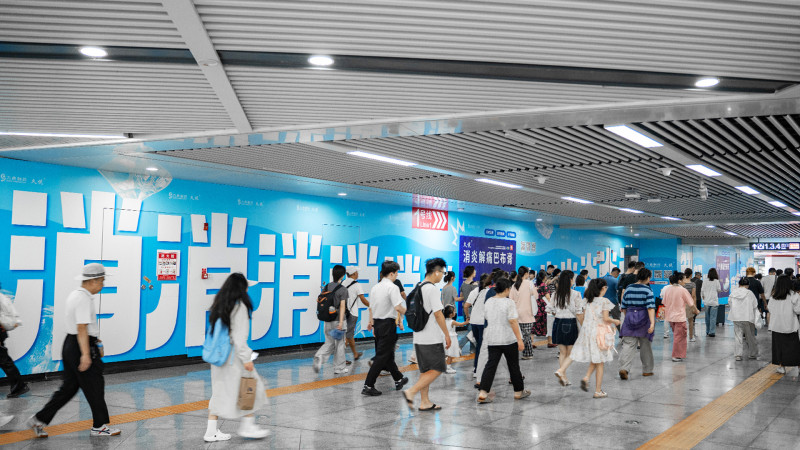 长沙地铁文昌阁站变身“职场解痛站”。