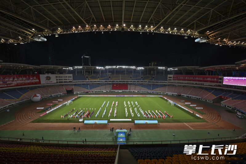 6日晚，赛事组委会进行了带全流程的开幕式及揭幕战彩排。均为长沙晚报全媒体记者 黄启晴 余劭劼 摄影报道