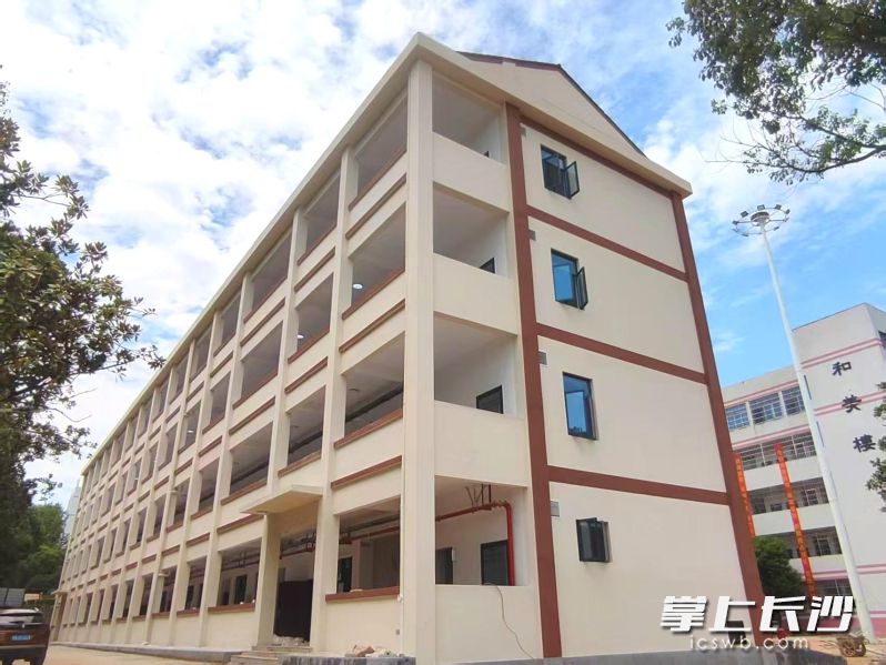 宁乡二中新建的教学楼。受访方供图