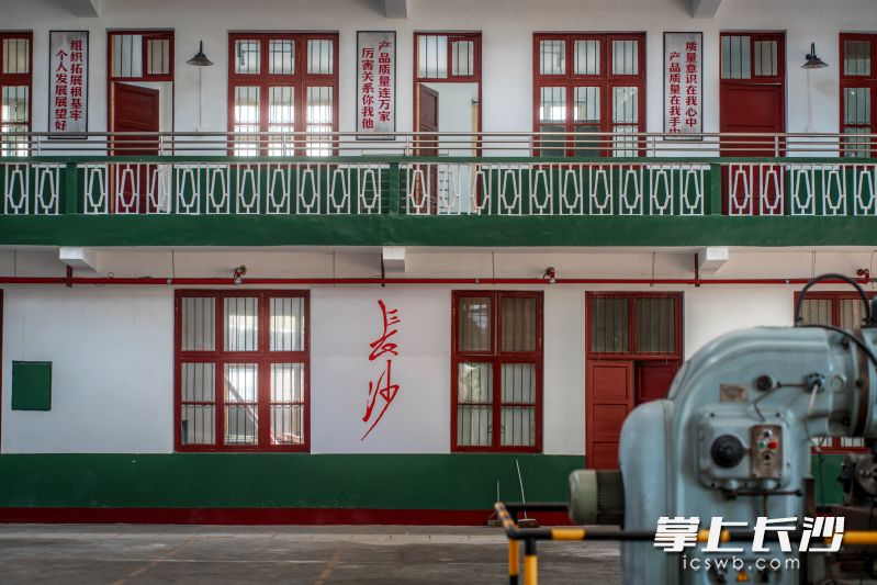 老厂房内保留着浓浓时代气息。