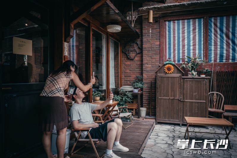 市民在此打卡拍照。