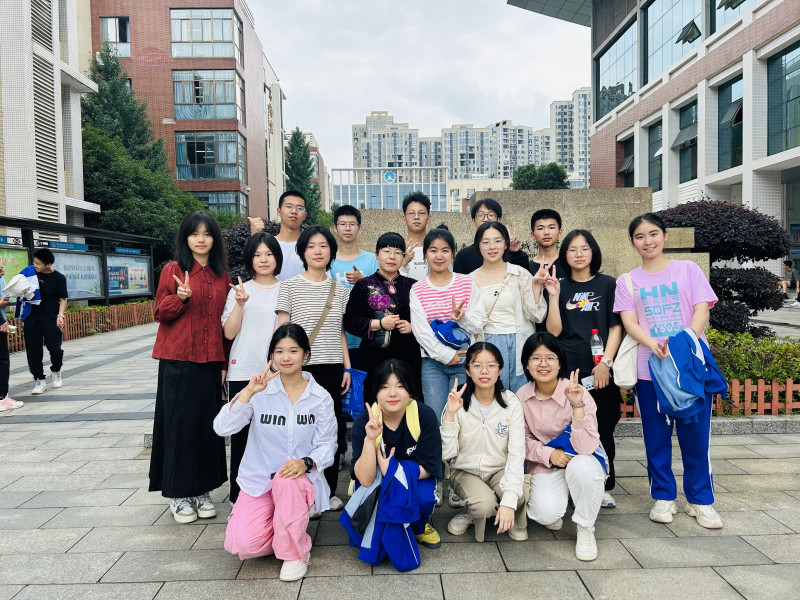 永远守护在学生身边。 永远守护在学生身边。