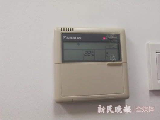 曾女士办公室的此处空调开关周末未多交钱就不能开 曾女士办公室的此处空调开关周末未多交钱就不能开