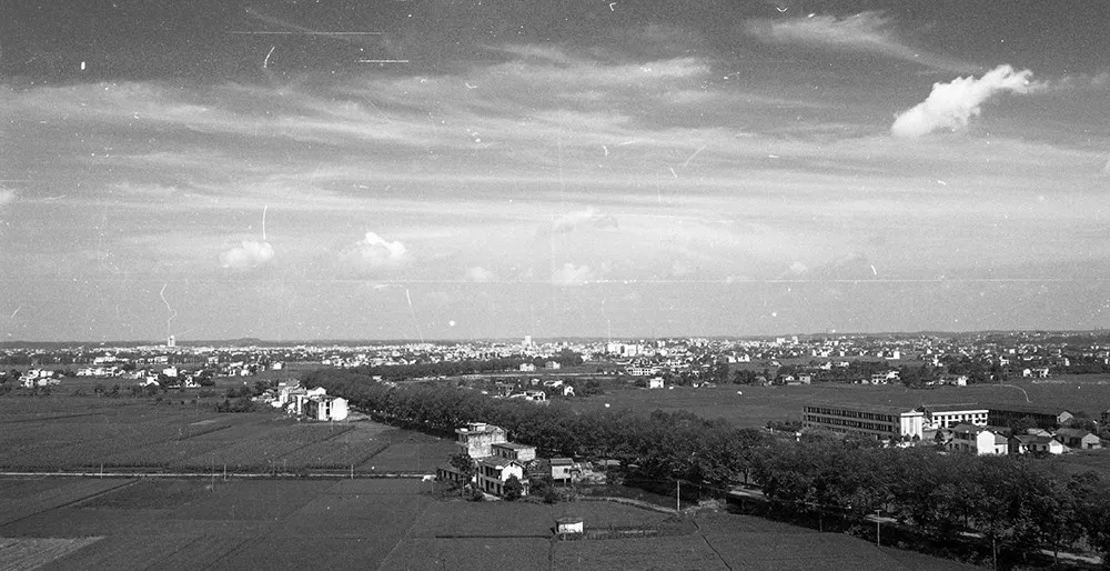 △1999年，当时的宁乡只有2栋十层以上的高楼。