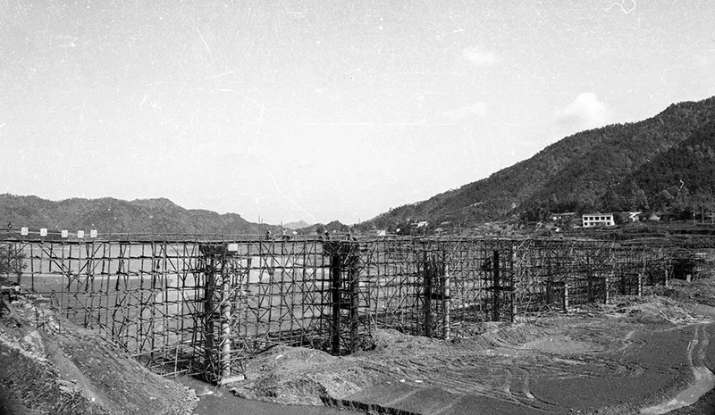 △2000年建设中的祖塔大桥