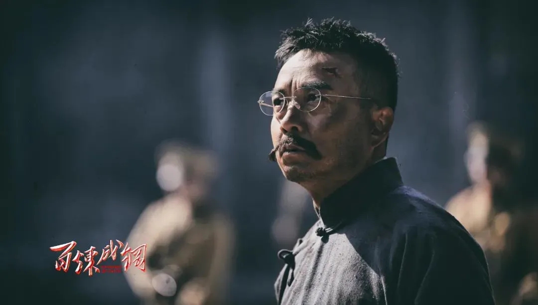 《百炼成钢》中,汪涵饰演李大钊 《百炼成钢》中,汪涵饰演李大钊