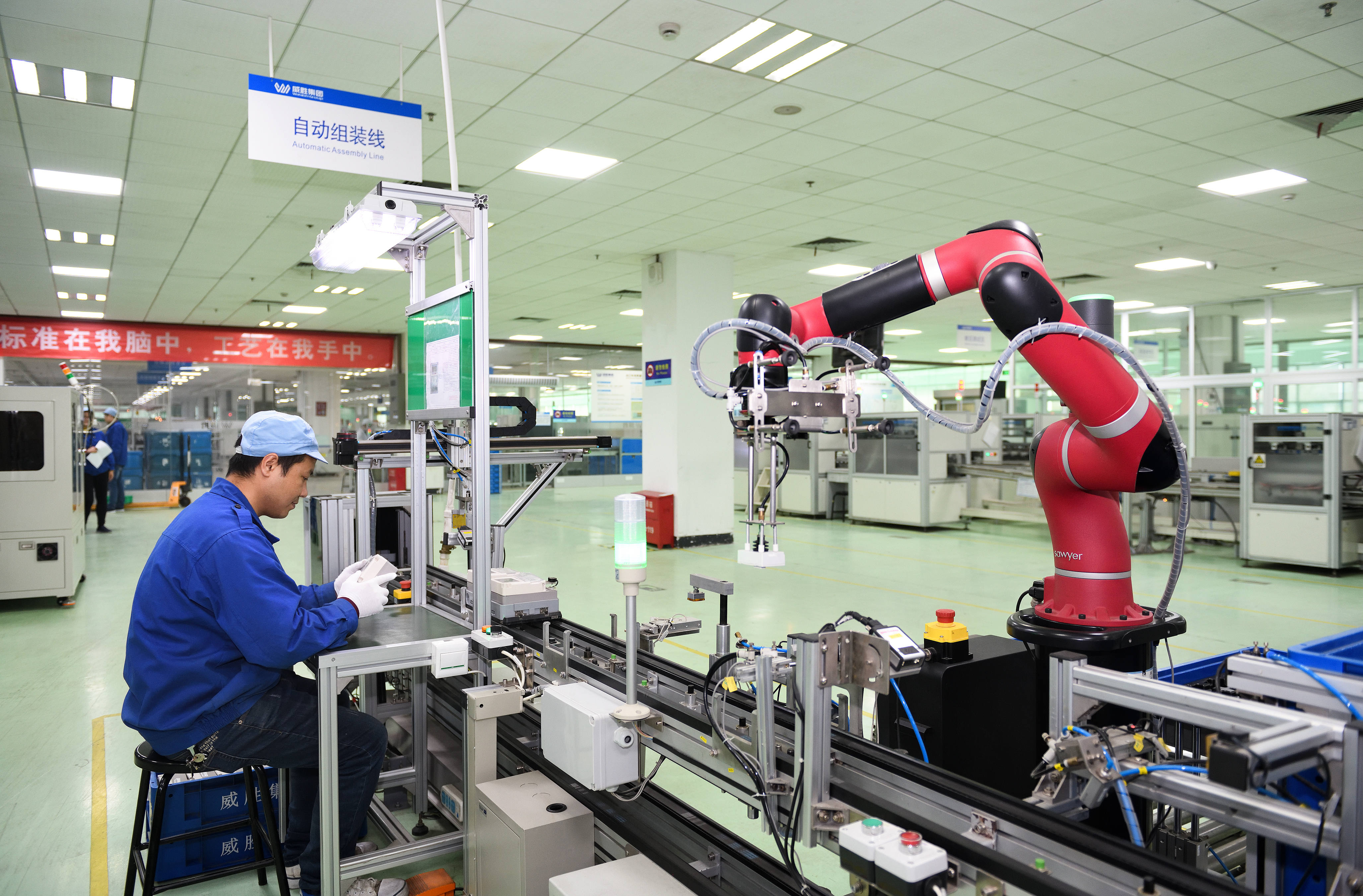 以创新驱动,长沙制造业迈向产业链中高端。资料图片 以创新驱动,长沙制造业迈向产业链中高端。资料图片