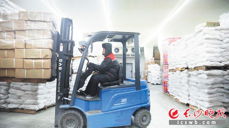 水渡河市场的冷库已经提升容量，确保农产品在高温条件下也能保持新鲜。长沙晚报通讯员 文雅丽 供图