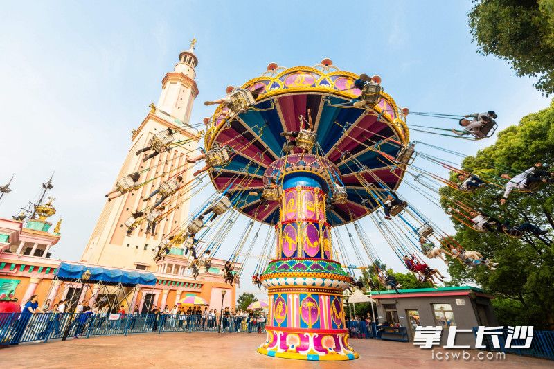 今日上午，众多游客在长沙世界之窗内开心游玩。照片均为长沙晚报通讯员 周煌辉 全媒体记者 王志伟 摄