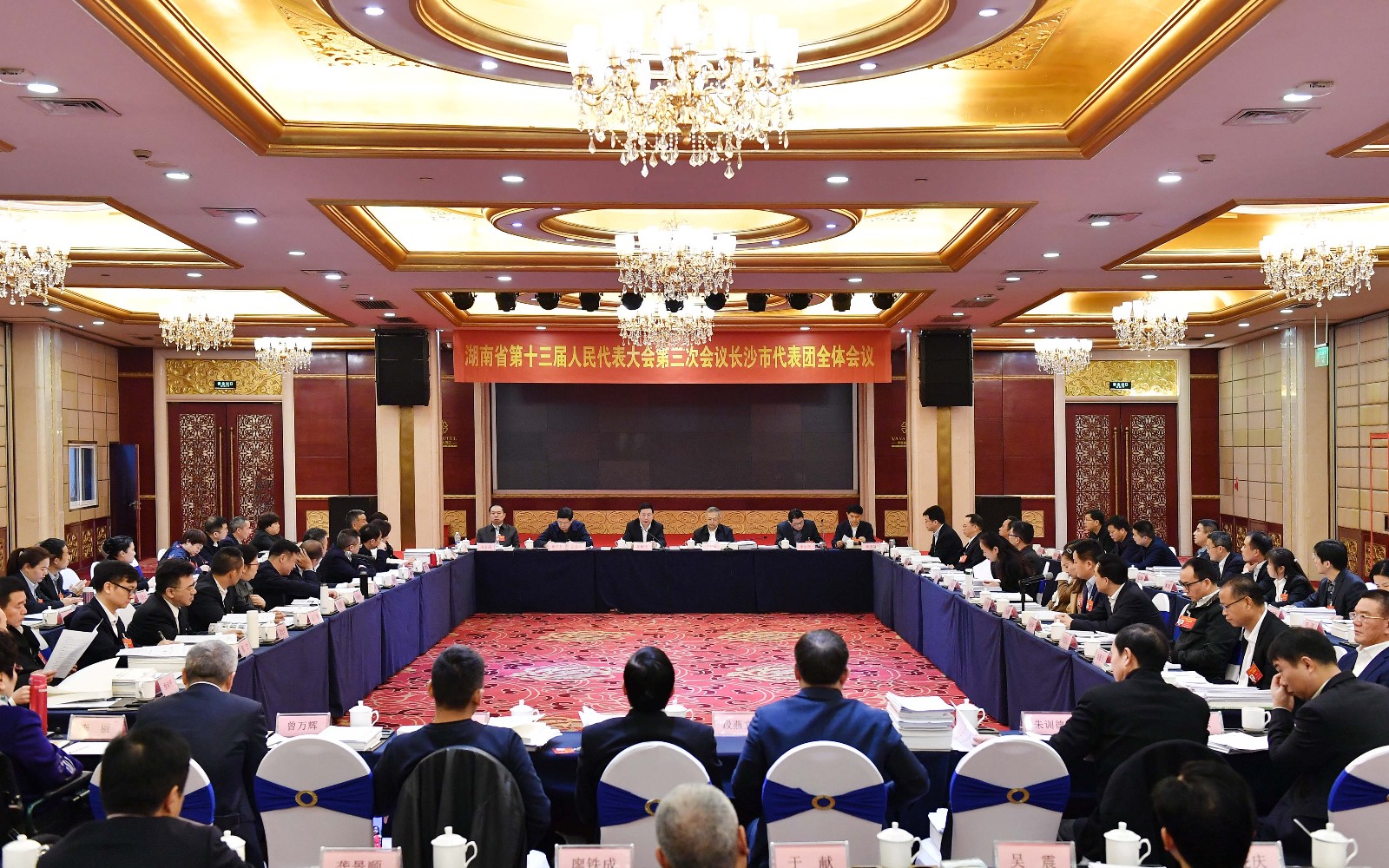 16日，湖南省第十三届人民代表大会第三次会议长沙代表团审查了省人大常委会工作报告和省高级人民法院、省人民检察院工作报告。长沙晚报全媒体记者 周柏平摄