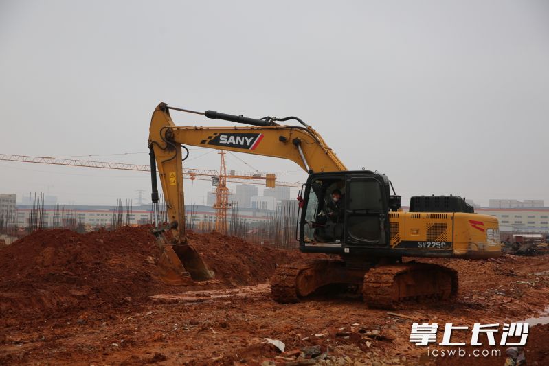 比亚迪宁乡动力电池工地正有序施工。照片均为长沙晚报通讯员刘石江摄