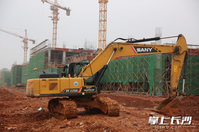 比亚迪宁乡动力电池工地正有序施工。