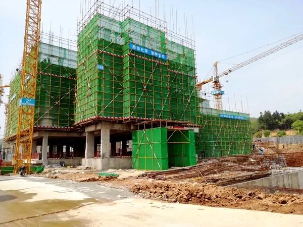 位于大王山片区的巡抚小学正在紧张建设中。 位于大王山片区的巡抚小学正在紧张建设中。