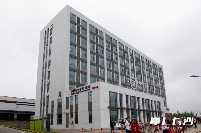 6月10号，长沙顺丰丰泰产业园在长沙临空经济示范区正式开园。长沙晚报全媒体记者 邹麟 邓迪 摄