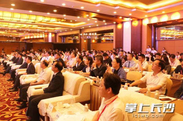 长沙临空国际贸易合作推介会在沪举行，12个项目现场签约，总投资额116亿元。长沙晚报通讯员 张文婷 摄