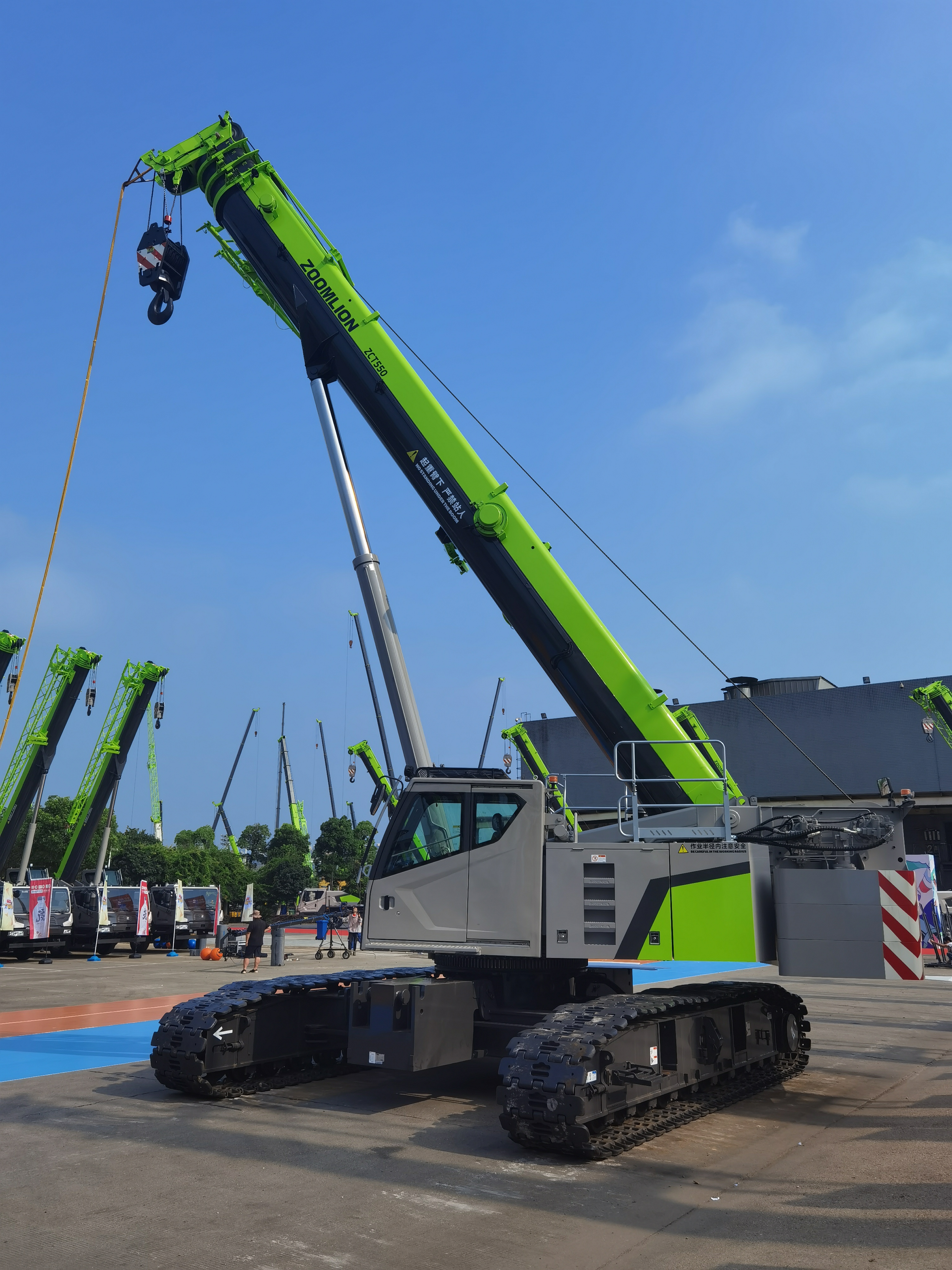 中联重科伸缩臂式履带起重机新品zct550