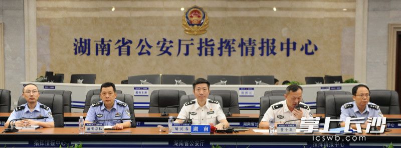 10日，全省长江流域非法捕捞高发水域首轮巡查执法行动在14个市州同步启动。均为湖南公安供图