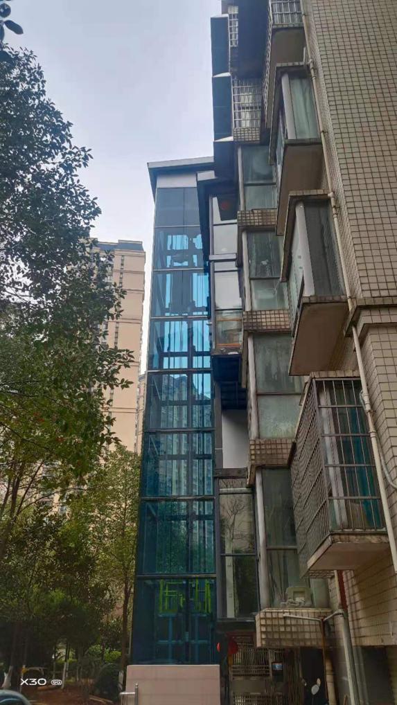 建设完毕投入运营的电梯。 建设完毕投入运营的电梯。