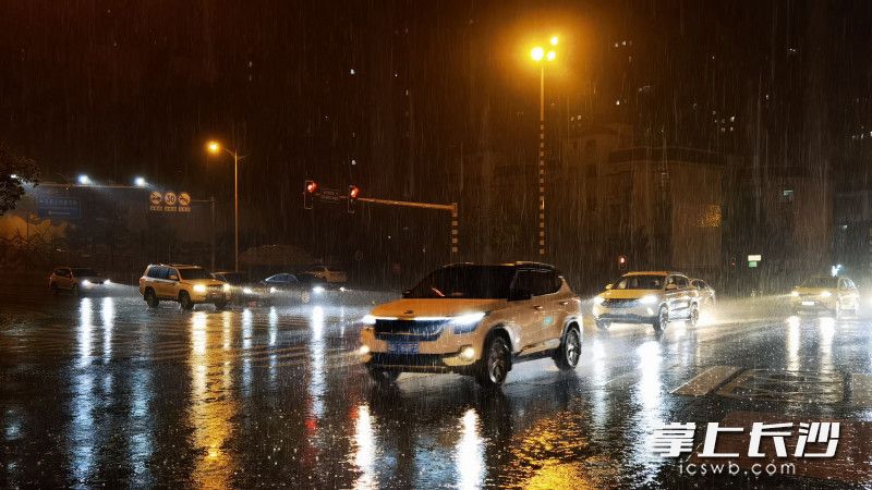 15日晚，长沙迎来一轮强降雨过程。均为长沙应急供图