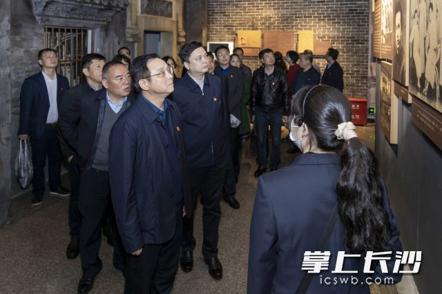 湖南省市场监管局理论学习中心组全体成员赴杨开慧纪念馆、任弼时故居开展党史学习教育第二次红色现地学习。通讯员  周欣摄