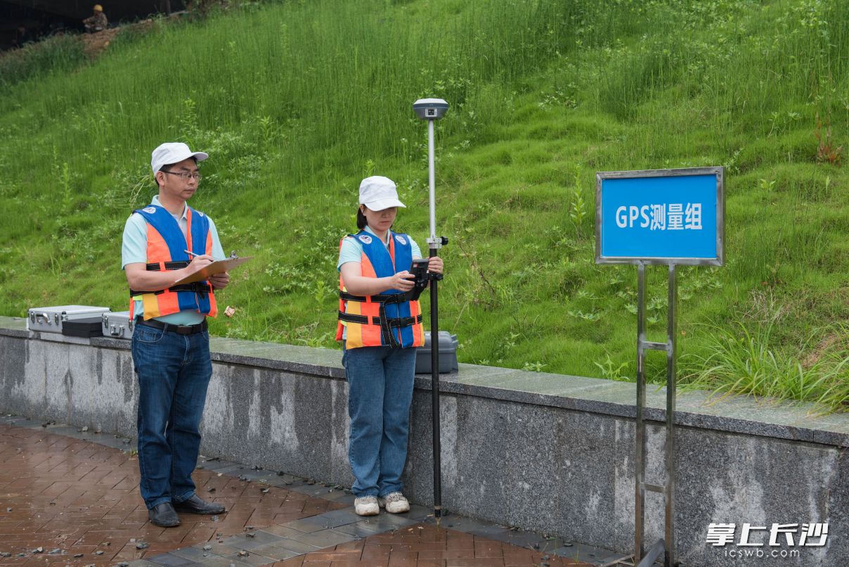 gps测量组正在测量